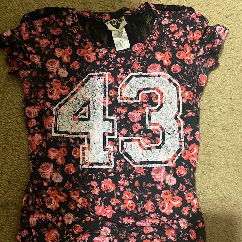 Floral and lace cute shirt